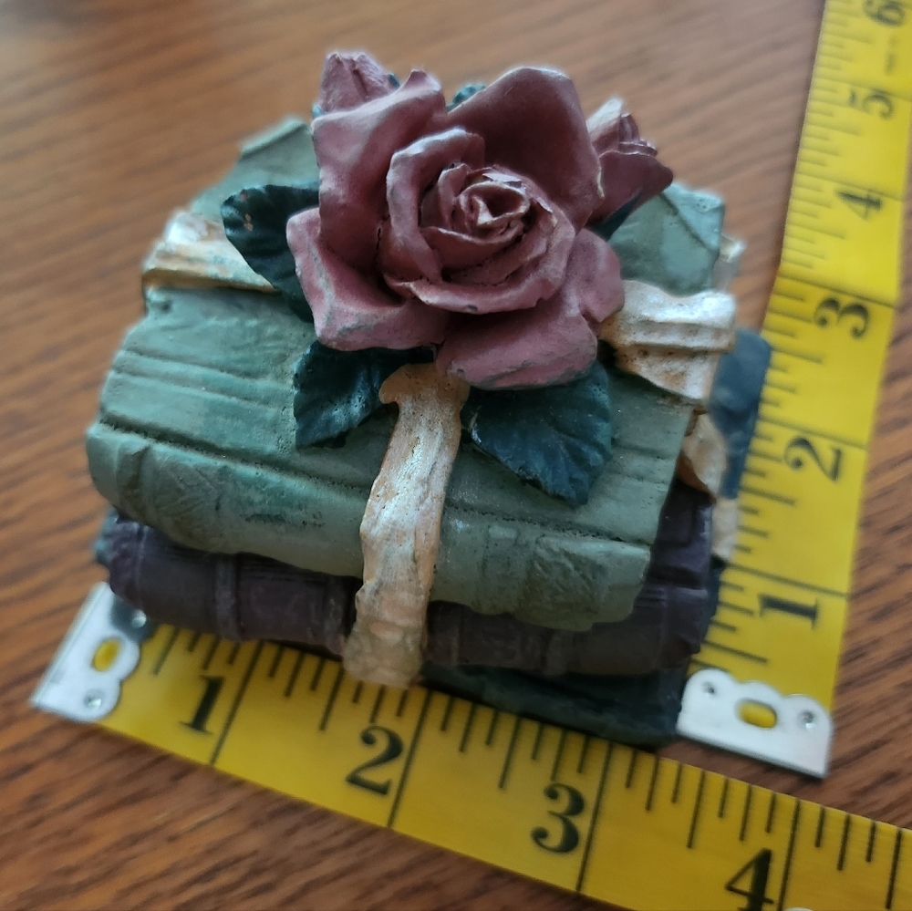 Paperweight Antique Book Stack and Roses - Picture 5 of 14
